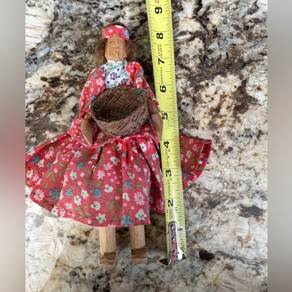 Handcarved wood Native American Indian doll w handsewn dress vintage real basket - Picture 11 of 11